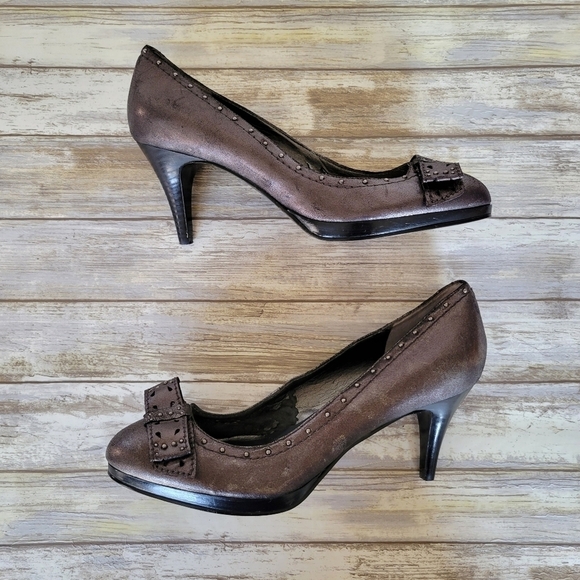 Bandolino Jendrick Leather Stud & Bow Detail Pumps Heels Women’s 7.5 AA Bronze - Picture 6 of 11